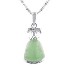 925純銀爭(zhēng)春翡翠吊墜與項(xiàng)鏈套裝 典雅與高貴的完美結(jié)合