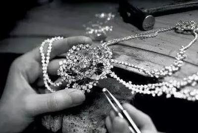 璀璨傳承，精心呵護 珠寶首飾與金銀制品為何需要定期保養