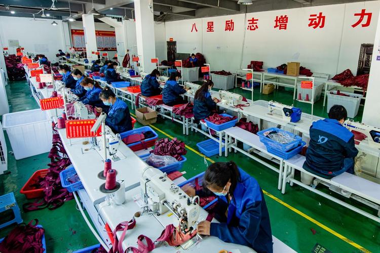 找箱包加工廠,找箱包加工廠,創(chuàng)業(yè)加盟的新機遇!箱包加工廠