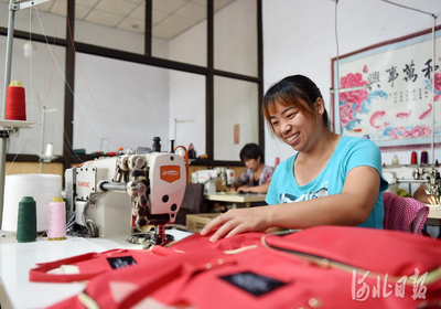 河北沙河 為留守婦女開辟就業新路徑，箱包銷售助力鄉村振興