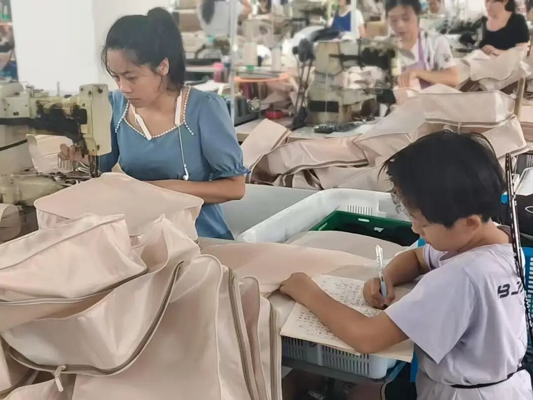 從人大應(yīng)用經(jīng)濟(jì)視角看箱包銷售 市場、策略與消費(fèi)趨勢分析